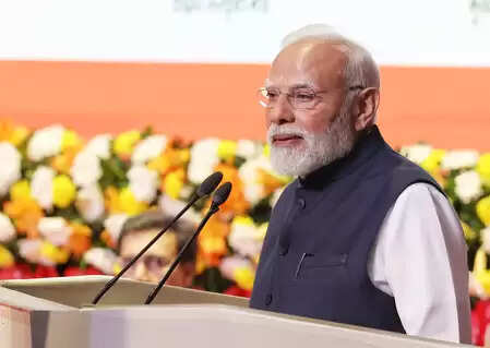 After the earthquake, from Kutch reconstruction to Operation Ganga, the human service for PM Modi was over everywhere