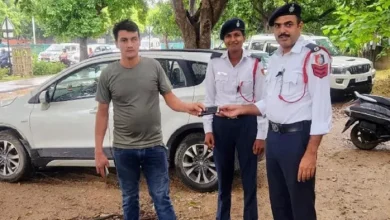 A call from the Chief Constable of Chandigarh Traffic Police and the owner of the cellphone became lucky – one call from the main constable of Chandigarh Traffic Police and the cellphone owner because Happy Happy