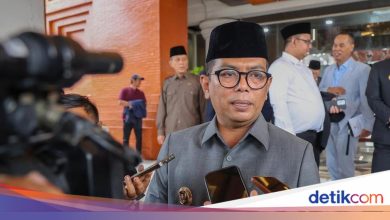 Andra Soni will check the Pesantren building permit in Banten, provide consulting services