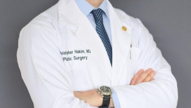 الدكتور كريستوفر حكيم ل “هي”: هذه أسرار دمج العمليات التجميلية في جلسة واحدة
