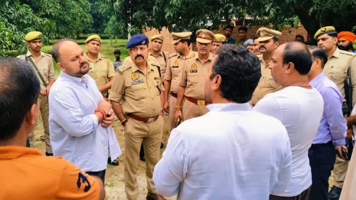 Tensions in Mohammadpur Rustampur town of Hapur, DM had the situation; On the spot, police room was deployed – Mohammadpur Rustampur Incident DM SP takes a situation in