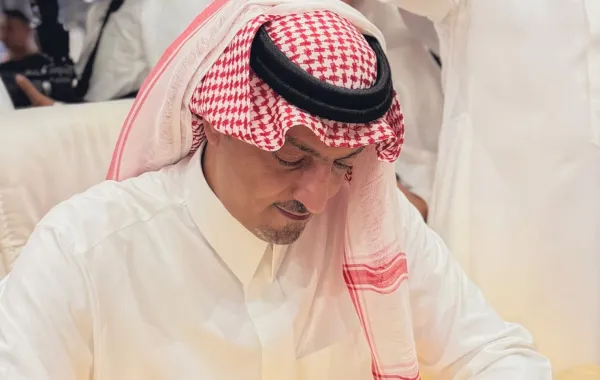 الأمير الشاعر سعود بن عبدالله يدشن ديوانه ” قلبي تولع بالرياض” بمعرض الرياض الدولي للكتاب
