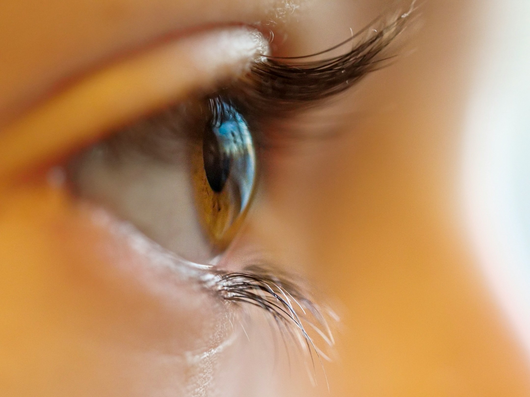 Do not ignore these tips if you apply contact lenses
