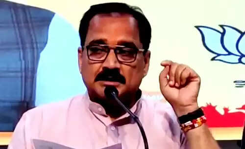 Arinde Kejriwal spread a government bungalow over an acre: Virendra Sachdeva