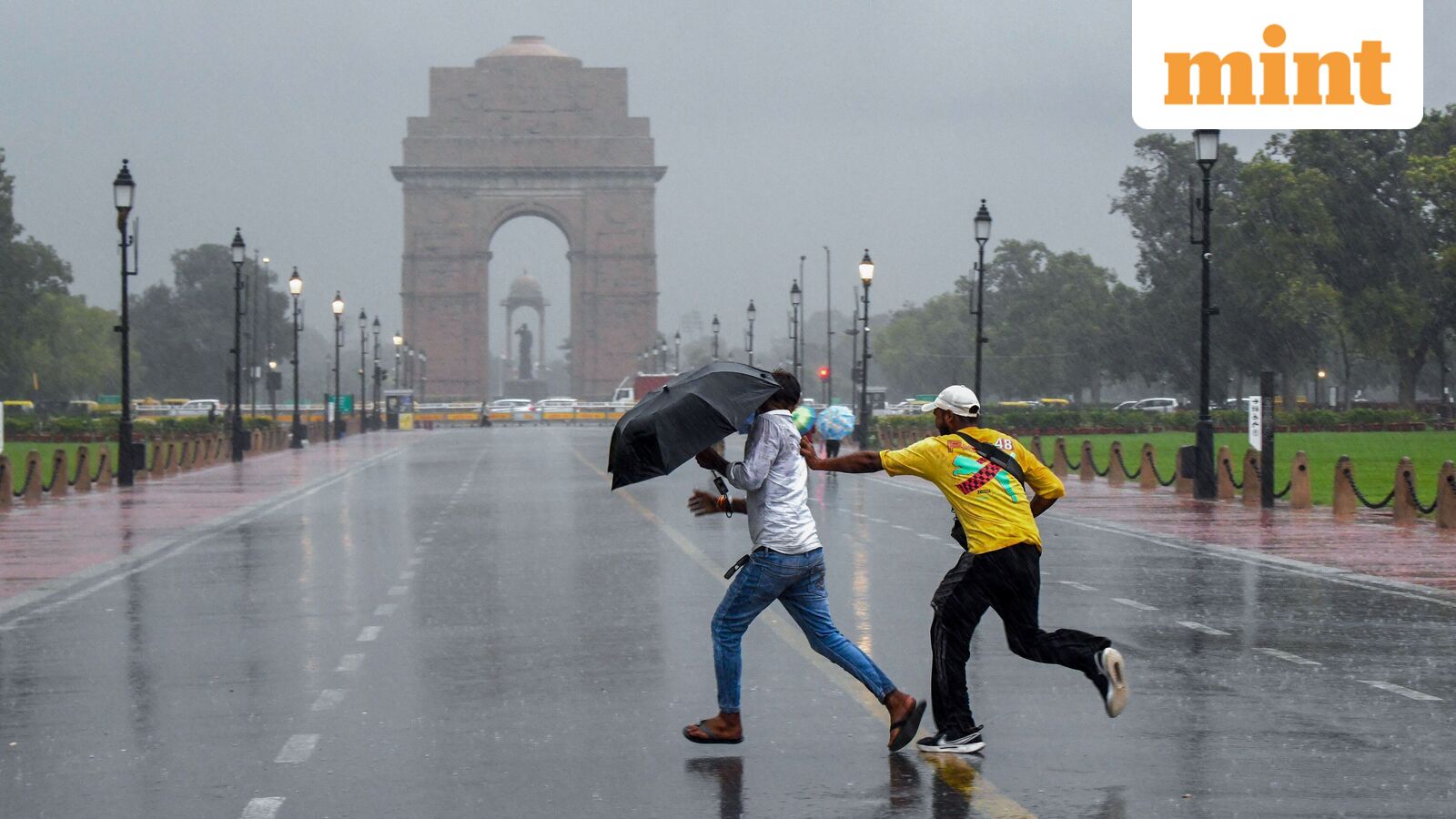 Delhi-NCR raining live updates: Serious traffic congestion reported, IMD issues yellow alert; IGI Airport issues advice
