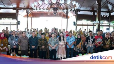 Lestari Moondijat supports coding training for teachers in Kudus