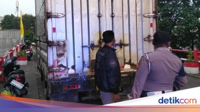 Motorcycle vs truck accident in Ciracas, motorcyclist injured