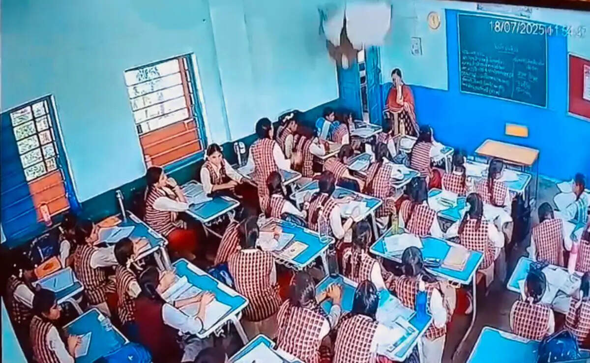 Painful accident in the Sikar district, the 12th student Monica Mena, unconscious at school, broke up before the treatment