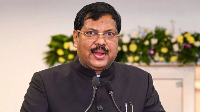 Mother angry with CJI Gavai for throwing shoe, sister said – the coming generation will not forgive us – CJI Gavai Shoe Attack family condemned attack on Indian Constitution Mother and sister statements