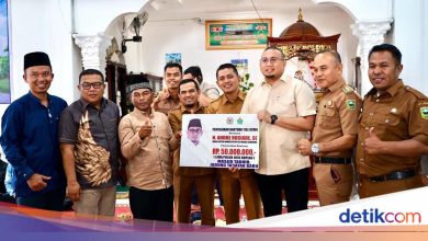 Andre Rosiad, which strengthened the infrastructure, handed over the mosque in Solok
