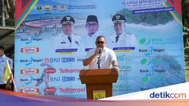 Andre Rosiade opens the U-12 National Football Championship in Pariaman, West Sumatra