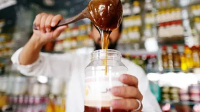 العسل أم السكر: أيهما أفضل لصحة القلب ومستوى السكر في الدم؟