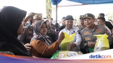Cheap food bazaar in bengkalis attacked by residents, 5 tonnes of rice sold out