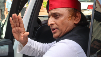 Akhilesh Yadav met local leaders after meeting Azam Khan