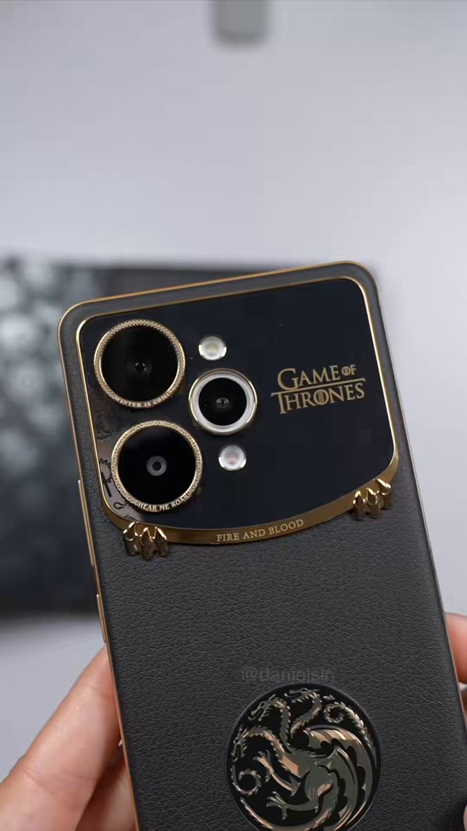 ريلمي طلعوا جوال بشعار Game of thrones. خلفيته من الجلد واذا حطيت عليها حرارة. او بالاستشوار…