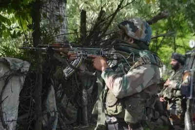 Two soldiers missing in Jammu and Kashmir are looking for the operation affected by bad weather