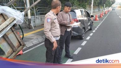 Car vs motorcycle accident on JL TrunooJoyo, South Jakarta, there are injured victims