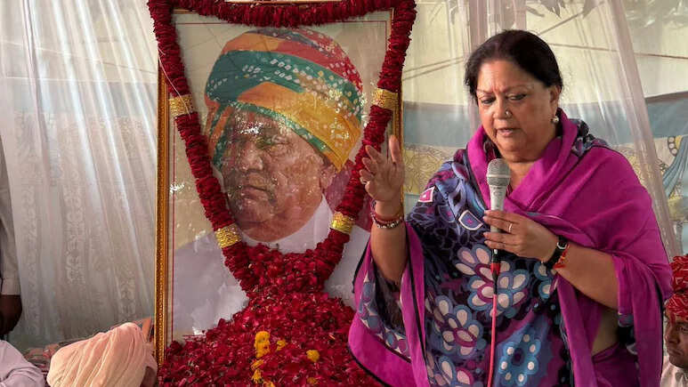 Former Chief Minister Vasundhara Raje paid tribute to Nandlal Mena, an interesting story to the workers, “rejected the post of Pratapgarh”