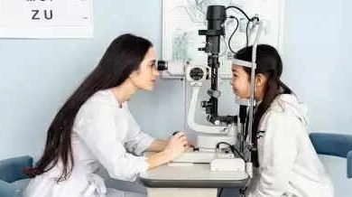 By 2050, 40 percent of the world’s children wear glasses, excessive screen time is the main reason.