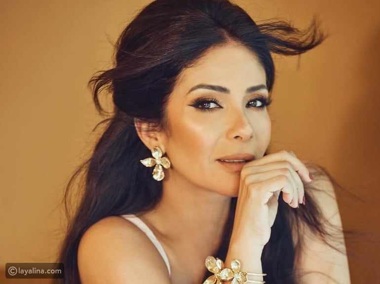بوستر فيلم الست يضع منى زكي في مرمى الانتقادات والفنانة ترد