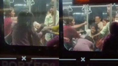 Mahabharata war breaks out between women in the bus, people really like viral video