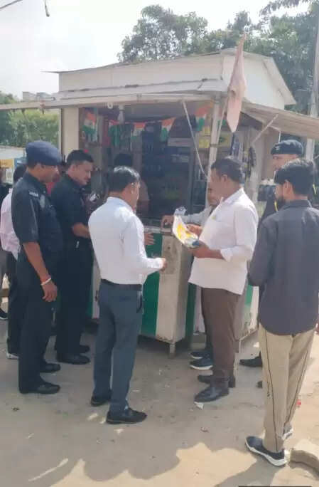 Strictness on single-use plastic in Greater Noida, 20 kg of plastic seized from the P-2 sector