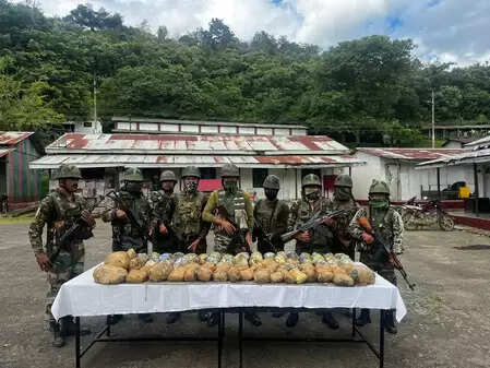 Manipur: Joint operation of security forces in Kakching, large amount of weapons repaired.