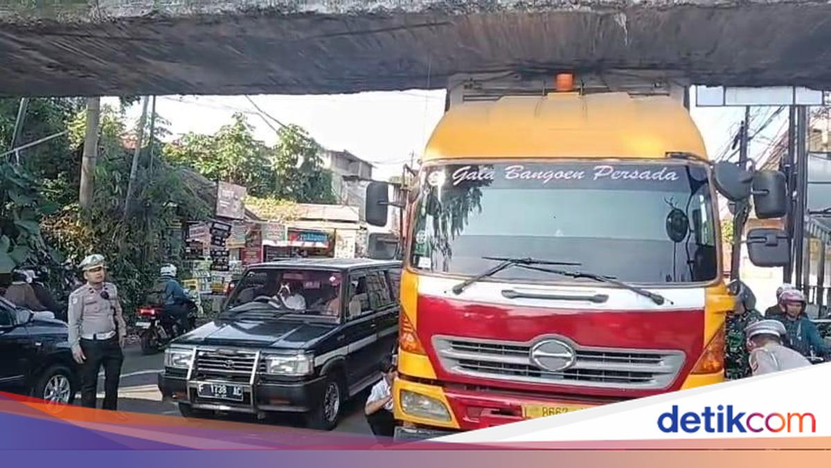Container truck sits under the Simpang Kedunghalang Water Bridge, Bogor