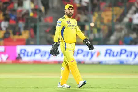 Dhoni indented velammal cricket stage in Madurai, supporters were desperate to get a look