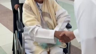 فيديو | بعد نصف قرن من الزمن.. وزير الصحة فهد الجلاجل يلتقي مدير مستشفى خدم في جازان قبل 50…