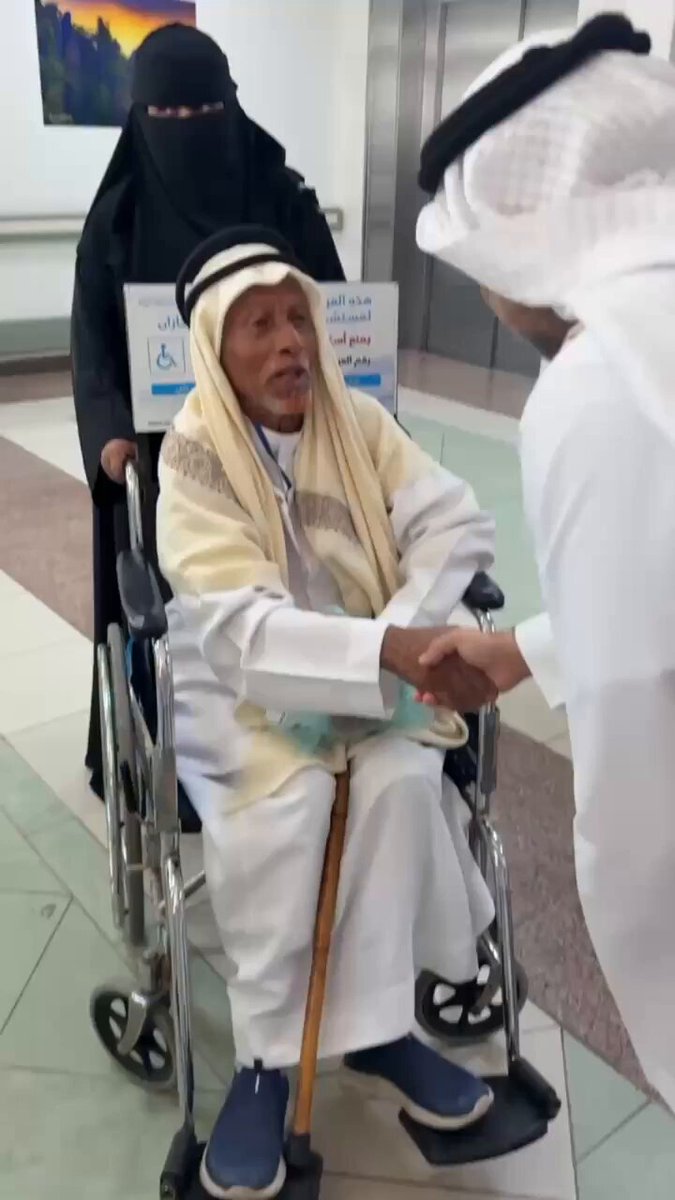 فيديو | بعد نصف قرن من الزمن.. وزير الصحة فهد الجلاجل يلتقي مدير مستشفى خدم في جازان قبل 50…