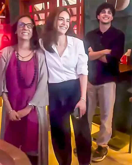 The magic of ‘Jassi Jaisi Koi Nahi’ at Mona Singh’s birthday party: Emotional after watching the title track on the projector