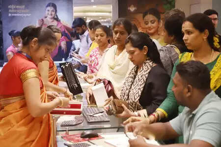 The value of gold held by Indian households has risen to $ 3.8 trillion.