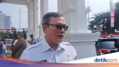 Petojo Village Head Secretary is disabled for displaying his luxury life on social media