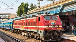 Railway Station Superintendent Ravindra Kumar was transferred to Mirzapur after 8 years. He becomes the new Superintendent – Mirzapur Railway Station Station Superintendent which was transferred after 8 years