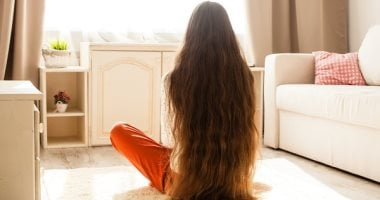 5 بذور أضيفيها لروتينك اليومي لتطويل شعرك بشكل طبيعي.. الحل في مطبخك