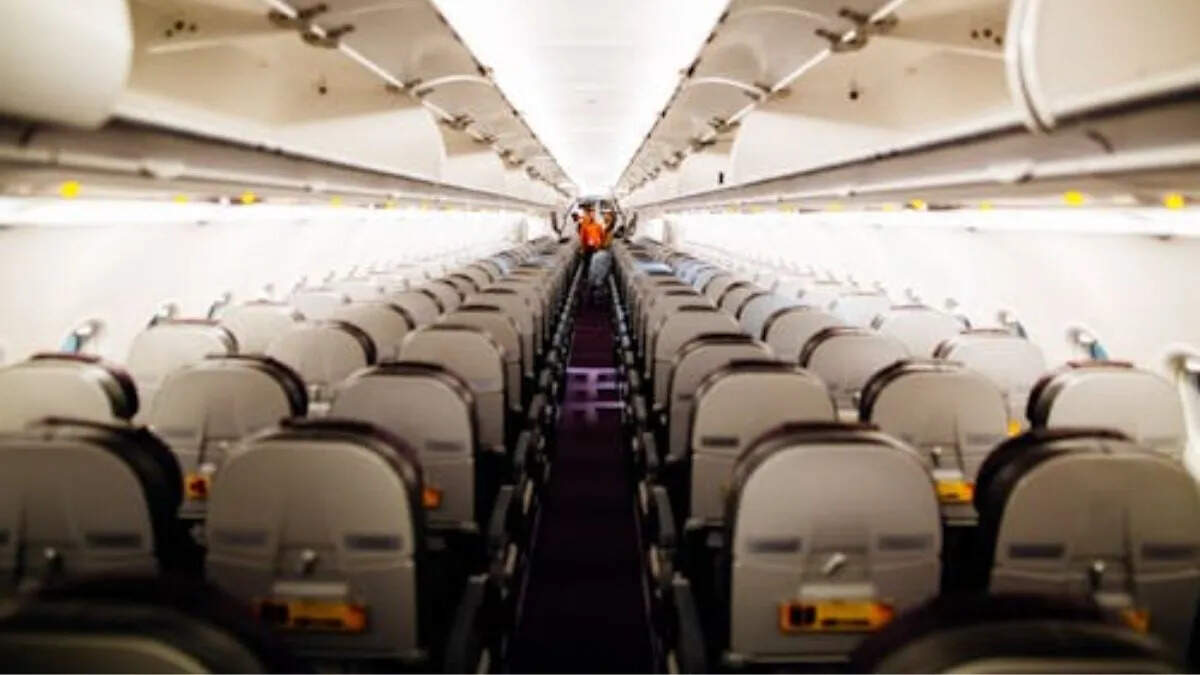 What did the angry passenger say after not having welcome drink during the flight? Users were shocked to read it.