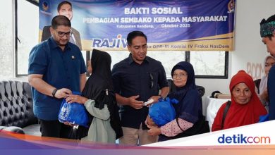 Rajiv welcomes the 14th anniversary of Nasdem and distributes 10,000 basic food packages in Bandung