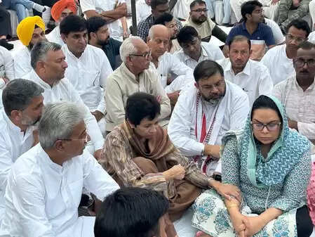 The suicide case of the IPS officer must be investigated impartially: Kumari Selja