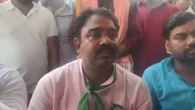 Banka: Mla Manoj Yadav attacked his MP son, said: How will he dispute elections if he does not know his home?