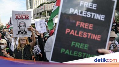 Action to defend Palestine at Horse Stad, JL Medan Merdeka Barat Selatan closed