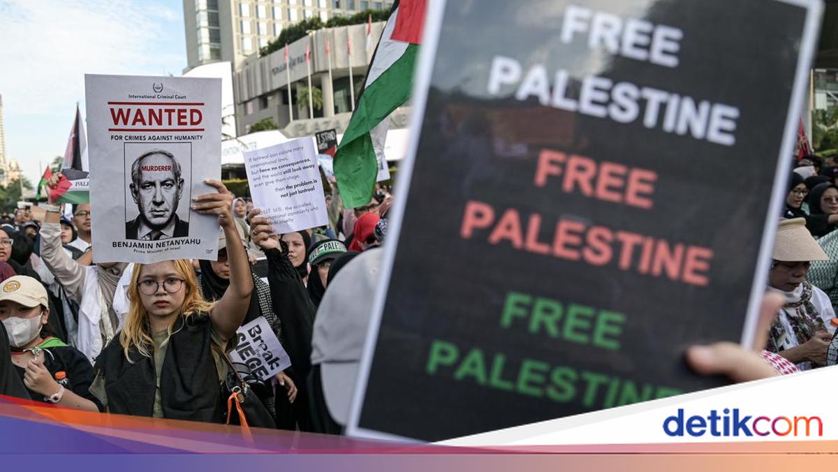 Action to defend Palestine at Horse Stad, JL Medan Merdeka Barat Selatan closed