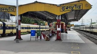 BUXER NEWS: Safety of the Dumraon Railway Station depends on only one home watch, becomes a crime -Dumraon trailing station -security expires one home watch in control