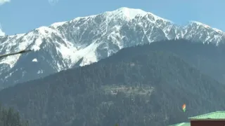 Video: Mountains turned white due to snowfall in Kashmir, how will the weather be within the next five days? -Snowfall continues in Kashmir -Mountains becomes white by the snow -examining five days weather forecasting