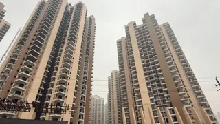 Big Feat or Builder in Noida, built with 29 floors with 26 approvals; Elsewhere owned – NEIDA BUILDER FRAUD approved 26 floors 29 owned elsewhere