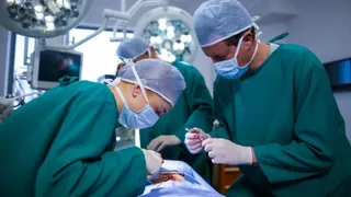 Man sets an example on Karwa Chauth in Noida, donates his wife’s life by donating a kidney – husband donates kidney to wife at Karwa Chauth a Fortis Hospital Success Story