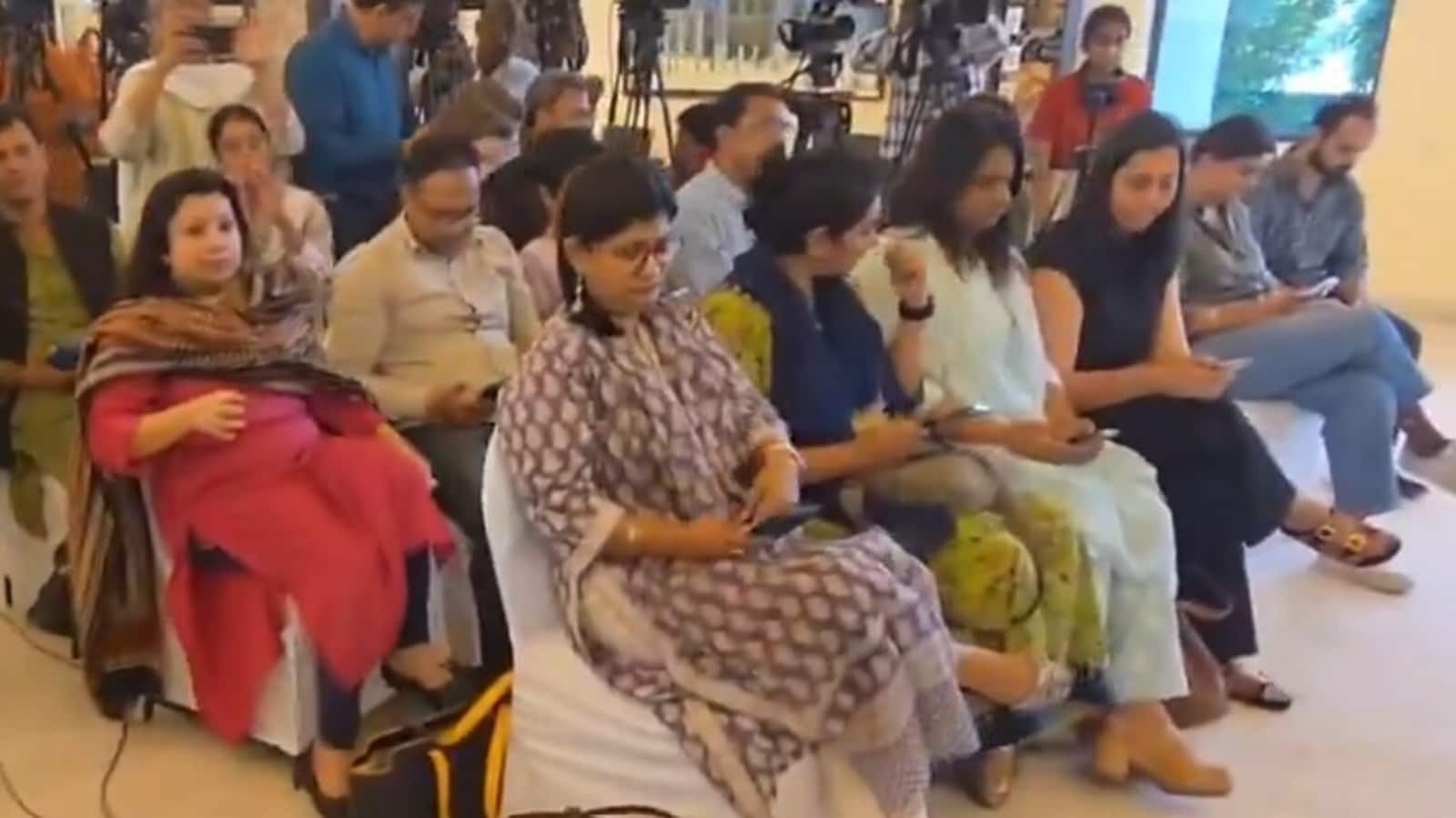 Women’s journalists attend a second press offered by Afghan FM Muttaqi to Row over First interest- Watch