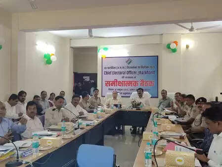 Jharkhand: Meeting on Ghatshila by-election preparations, all polling stations will be developed as model huts.