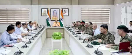 Lucknow: Chief Minister Yogi Adityanath reviewed the Reviation Work of Gomti River.