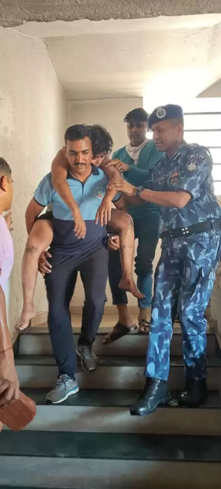 7 people saved after fire broke out in a building in Navi Mumbai